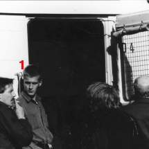 3.10.1990: Die Neonazis Ingo Hasselbach und Günther Reinthaler werden am Rand der Demo &quot;Deutschland halts Maul&quot; von der Polizei verhaftet.