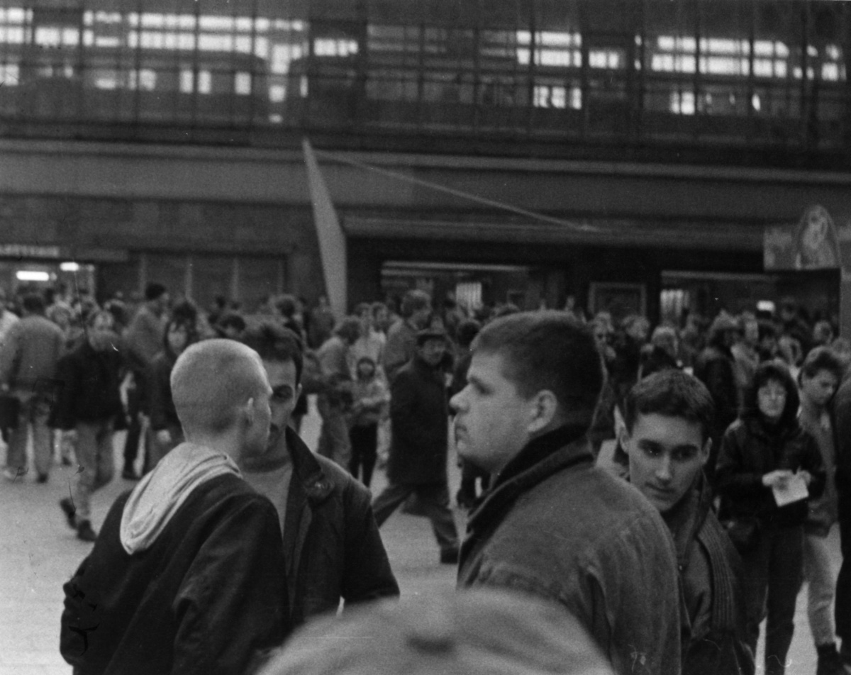 Rechte Gruppen unterstützen Gesinnungsgenossen in der DDR